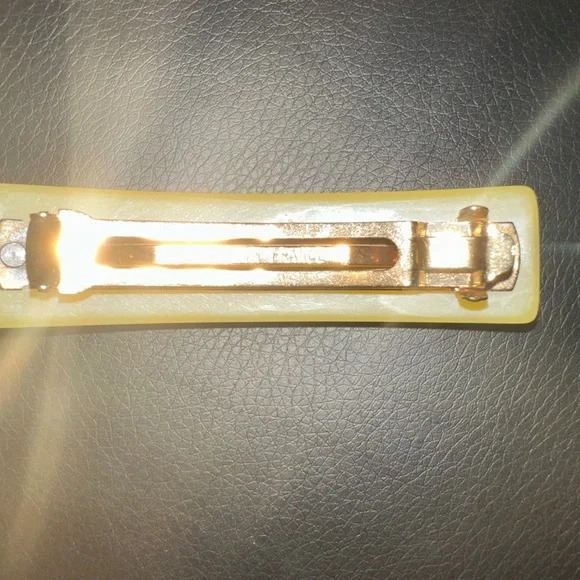 Louis Vuitton Yellow and Black Floral Hair Clip PRE-OWNED - Picture 3 of 10